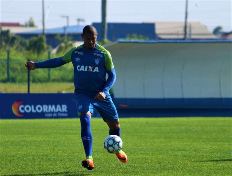 Rodrigão é ausência confirmada contra o Atlético-GO (Foto: André Palma Ribeiro/Avaí)