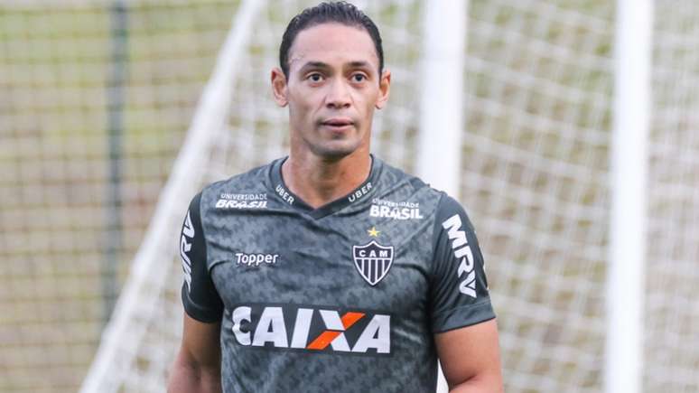 Ricardo Oliveira marca presença em atividade na Cidade do Galo (Foto: Bruno Cantini/Atlético-MG)