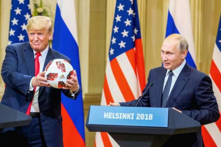 Trump e Putin negam interferência russa em eleições de 2016