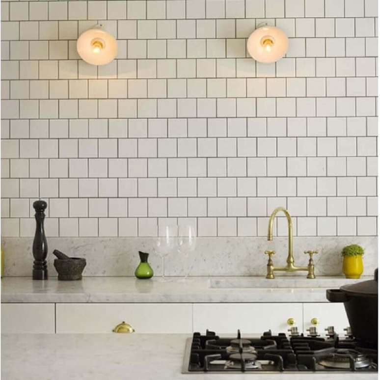 25. O azulejo para cozinha simples transforma o ambiente em um espaço charmoso e delicado.