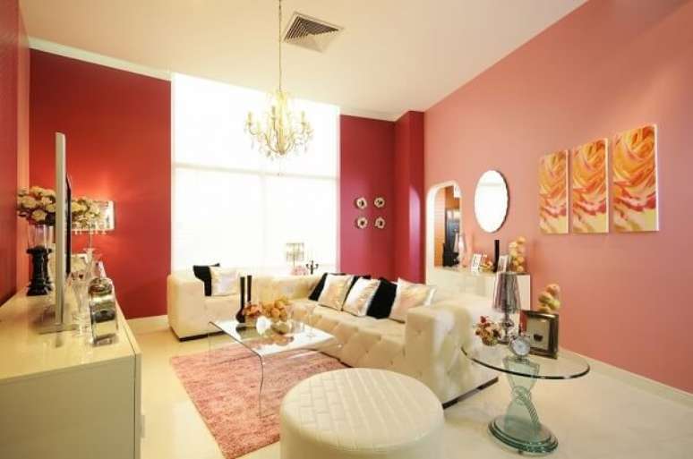 3- As cores para sala em dois tons de vermelho ampliam o ambiente.