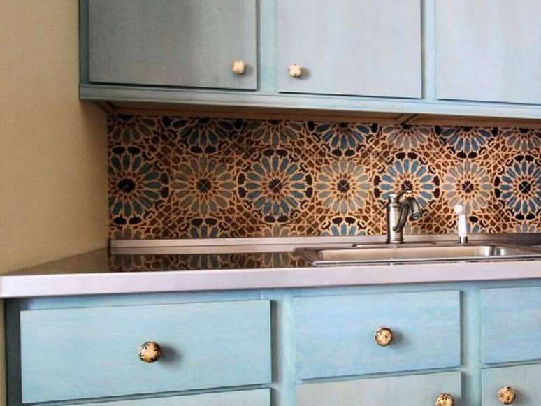 32.  Azulejo para cozinha complementa a decoração do ambiente.
