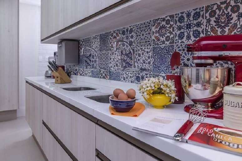 31. Decoração de cozinha com azulejo português