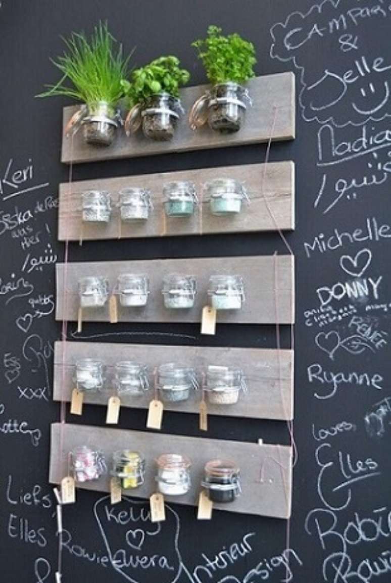 5. Seus amigos tamb&eacute;m podem deixar recados na parede pintada com tinta lousa