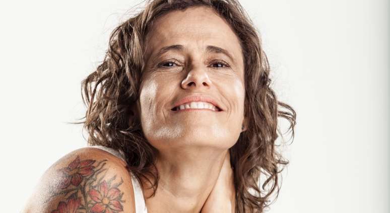 Cantora lamenta que a falta de acesso à educação e cultura prejudique as escolhas musicais do brasileiro