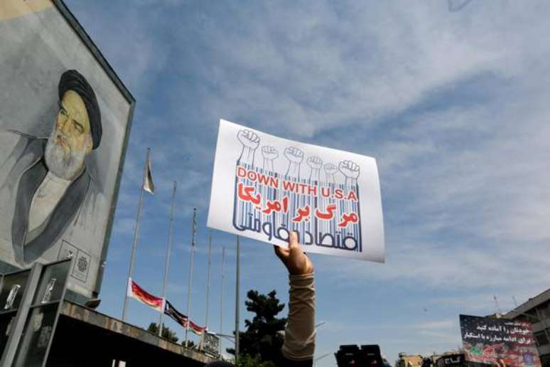 Protesto contra os Estados Unidos em Teerã, capital do Irã