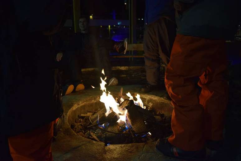 Lareira ao ar livre para esquentar as noites no Valle Nevado