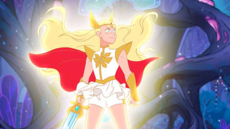 O novo visual da princesa Adora, que se transforma em She-Ra graças ao poder de uma espada mágica