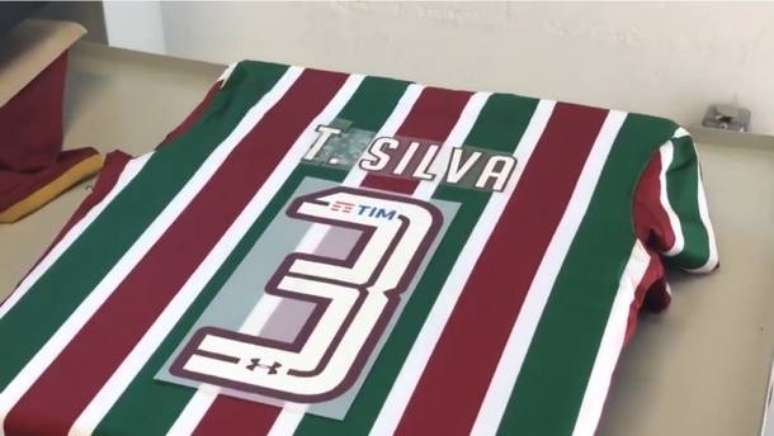 Fluminense fez camisa para Thiago Silva, mas zagueiro treinou no clube com camisa do PSG