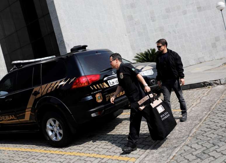 Agentes da PF durante operação em São Paulo 04/07/2018 REUTERS/Nacho Doce