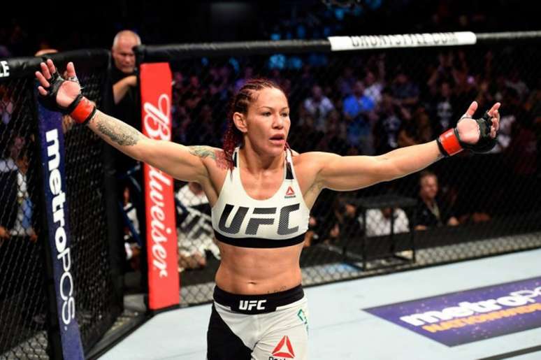 Cris Cyborg deseja enfrentar a compatriota Amanda Nunes o mais rápido possível (Foto: Divulgação/UFC)