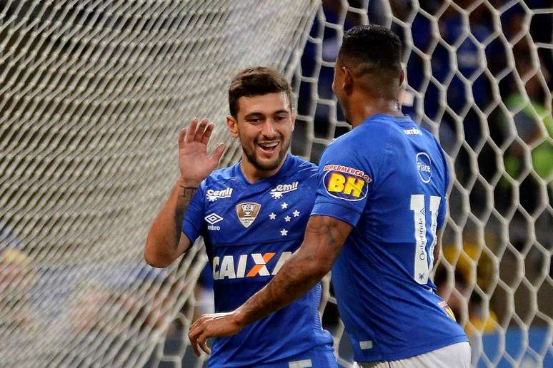 Arrascaeta comemora gol do Cruzeiro