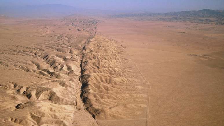 A falha de San Andreas, nos EUA, foi a causa de um terremoto que destruiu grande parte de São Francisco em 1906, matando mais de 3 mil pessoas