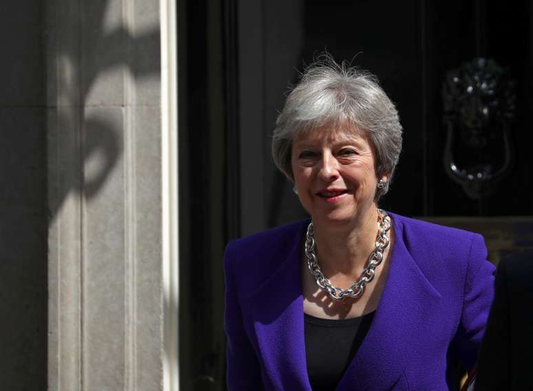 Primeira-ministra britânica, Theresa May, deixa sua residência oficial em Downing Street
18/07/2018
REUTERS/Hannah McKay