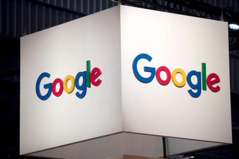 Logo do Google durante cúpula de tecnologia em Paris, França