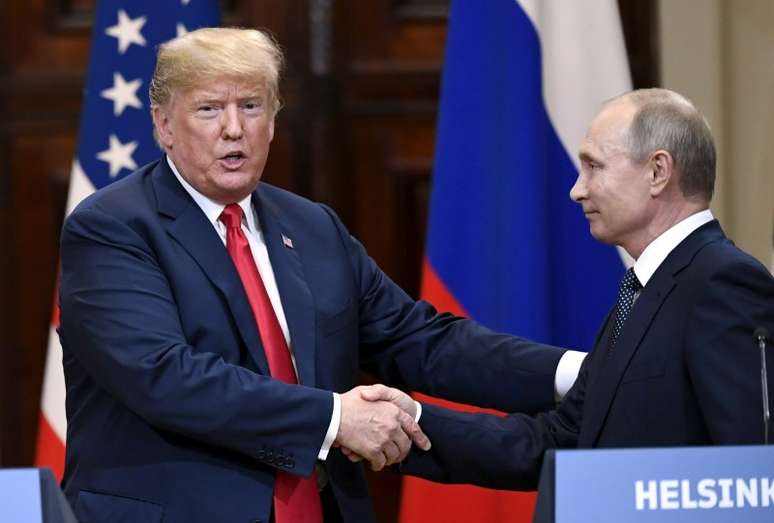 Trump e Putin se cumprimentam em Helsinque
 16/7/2018    Lehtikuva/Antti Aimo-Koivisto via REUTERS