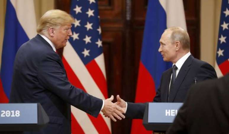 Donald Trump e Vladimir Putin durante cúpula em Helsinque, na Finlândia