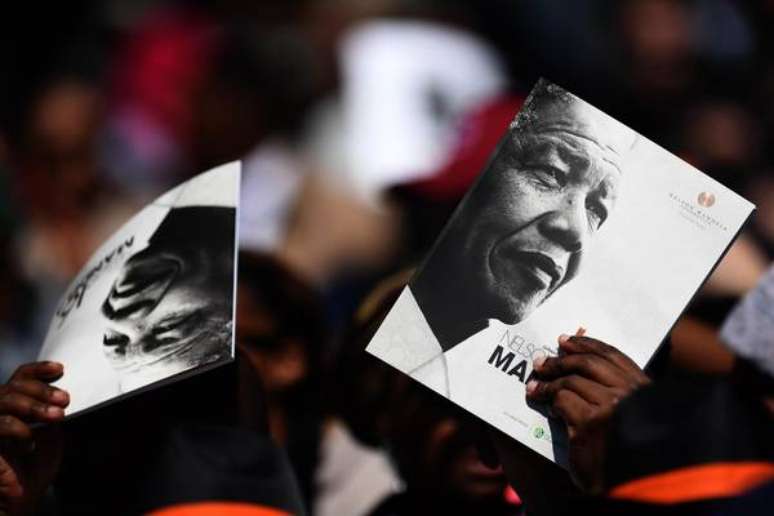 Público em discurso de Barack Obama sobre Nelson Mandela, em Johanesburgo