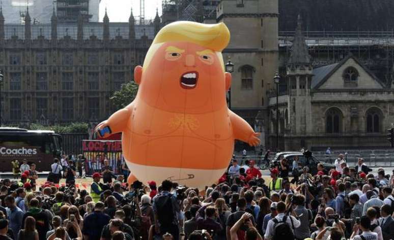 Balão 'Baby Trump', que ficou famoso após a passagem do presidente norte-americano em Londres, deverá sobrevoar EUA em agosto