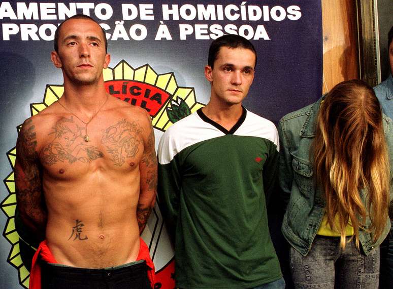 Irm&atilde;os Cravinhos e Suzane Von Richthofen se entregam &agrave; pol&iacute;cia