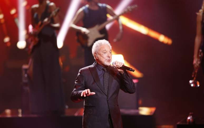 Cantor Tom Jones durante apresentação em Berlim, na Alemanha 16/11/2017 REUTERS/Axel Schmidt