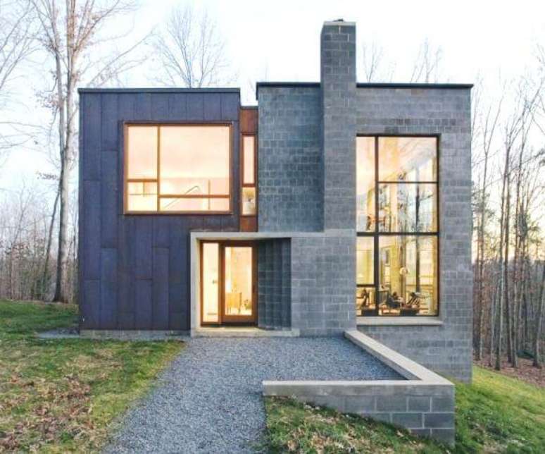11. Casa de alvenaria com blocos de concreto visíveis