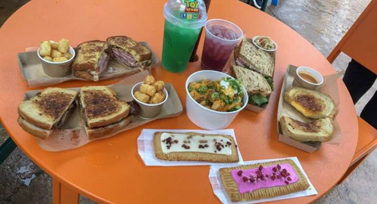 S&atilde;o diversas op&ccedil;&otilde;es de comida, de sandu&iacute;ches a tortas de chocolate com bacon. Humm!