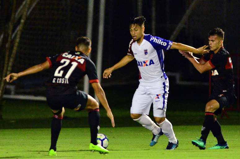 Lance de Vitória x Paraná