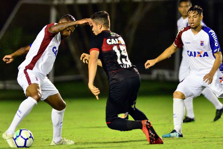 Lance de Vitória x Paraná