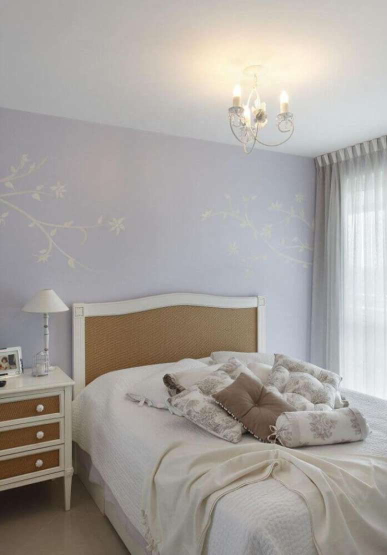 57. Papel de parede para quarto de casal com decora&ccedil;&atilde;o simples