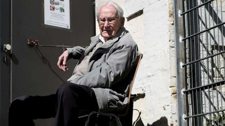 Oskar Groening, conhecido como "contador de Auschwitz", foi um dos muitos oficiais nazistas que relataram como funcionavam os campos de concentra&ccedil;&atilde;o