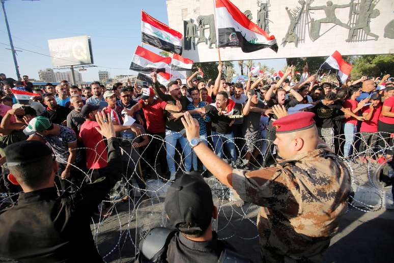 Manifestantes em Bagdá
 20/7/2018  REUTERS/Khalid Al-Mousily 
