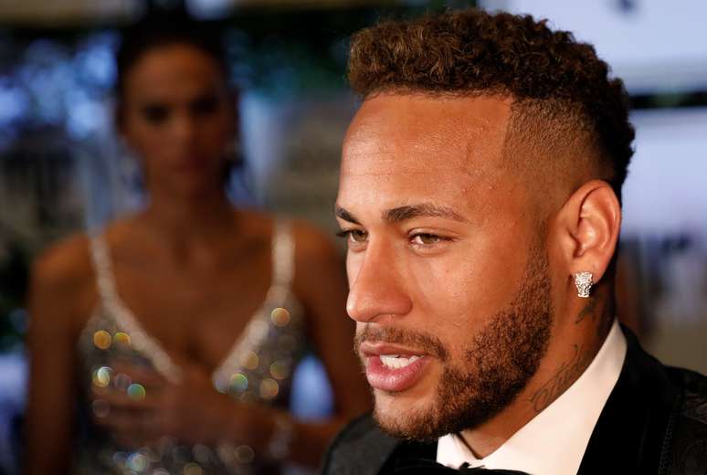 Neymar assinou contrato de cinco anos com o PSG no ano passado