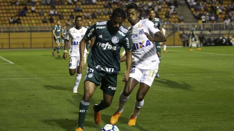 Santos e Palmeiras fazem clássico de pouca qualidade e empatam em 1 a 1, no Pacaembu (Foto: FLAVIO HOPP)