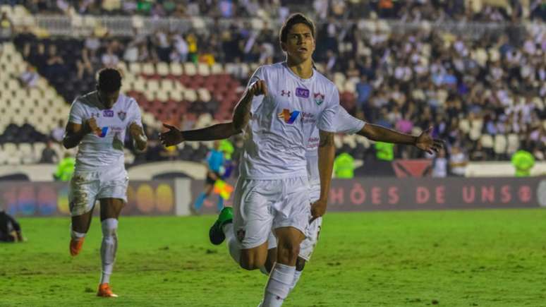 Pedro comemorando gol (Foto: Photpress Magalhaes jr/Photpress)
