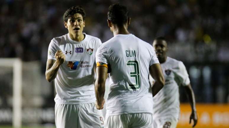 Gum e Pedro, durante o clássico (Foto: LUCAS MERÇON/FLUMINENSE)