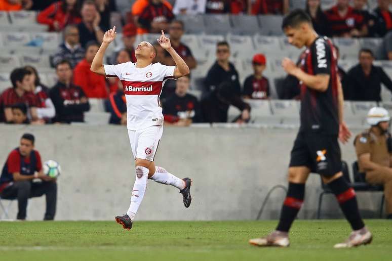 Wellington Silva comemora gol do empate do Internacional