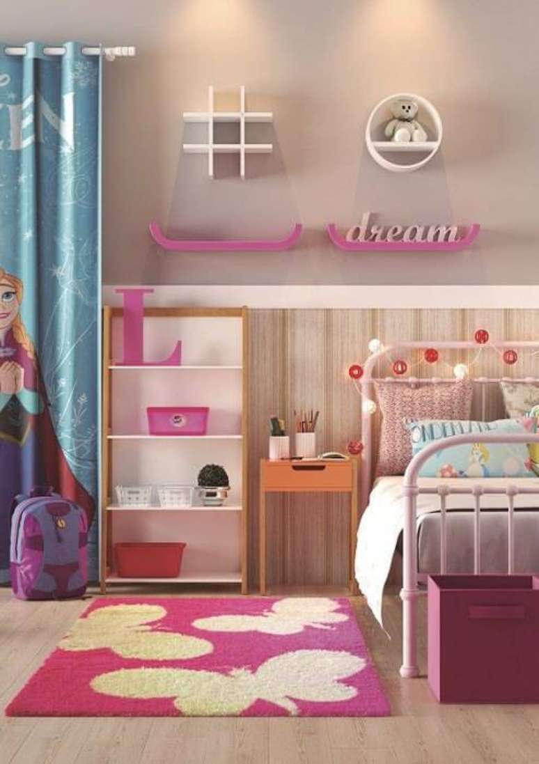 8. As estantes mais baixas d&atilde;o autonomia para os pequenos alcan&ccedil;arem as pr&oacute;prias coisas.