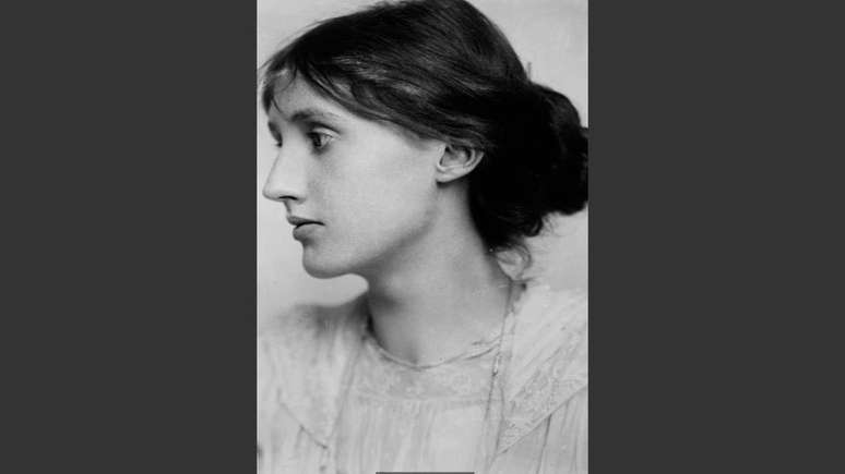 Virginia Woolf escreveu: 'Ela não queria se mover ou falar. Ela queria descansar, deitar, sonhar. Ela se sentia cansada'