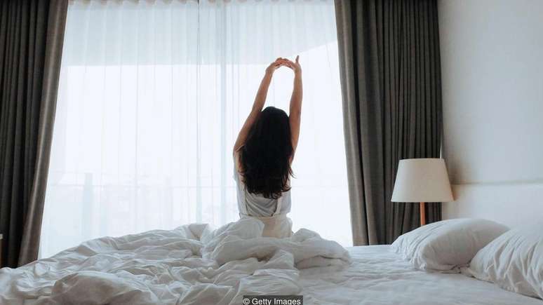 Jornalista descobriu novos hábitos que a fizeram dormir melhor e se sentir mais disposta