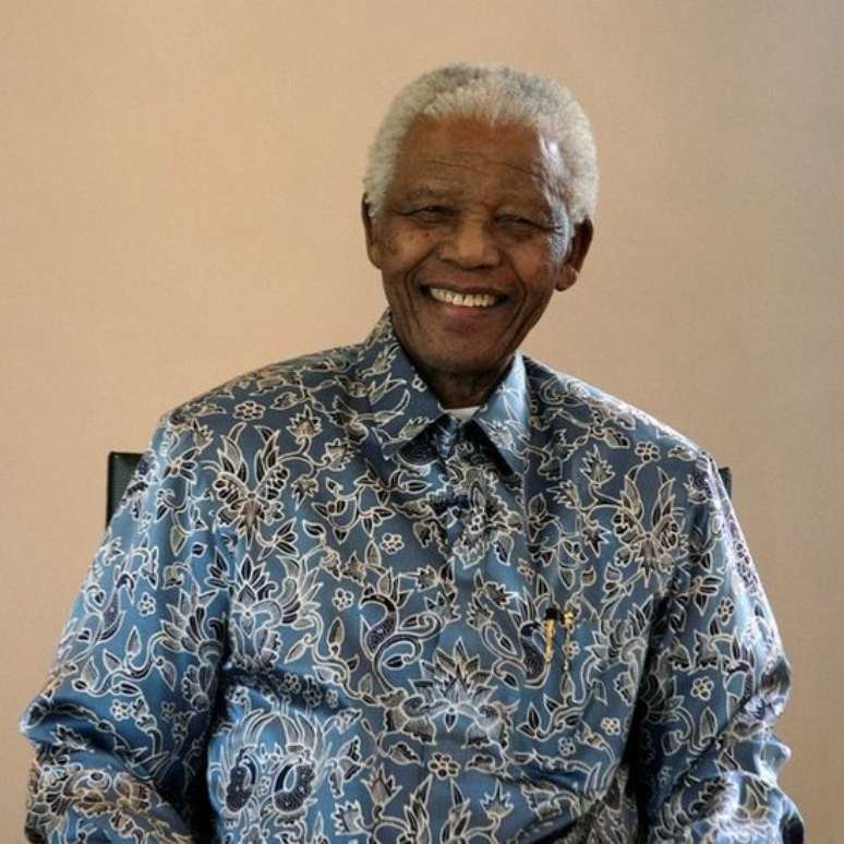 O líder sul-africano Nelson Mandela passou 27 anos preso, período em que escreveu cartas sobre sua vida e ideias