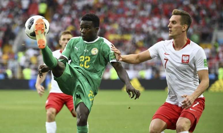 Moussa Wagué pode ir para o Barcelona (Foto: AFP)