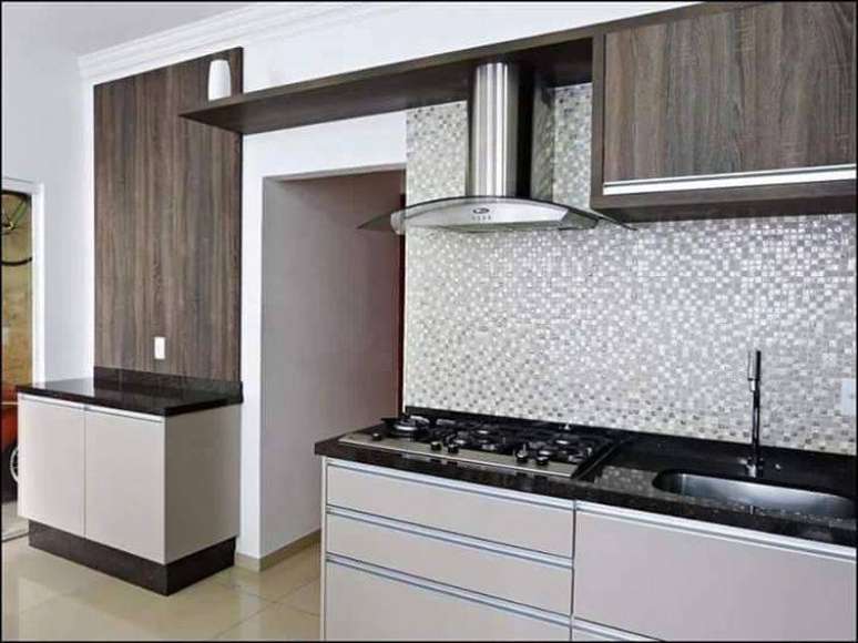 24. Investir em coifas e depuradores &eacute; essencial para cozinhas pequenas