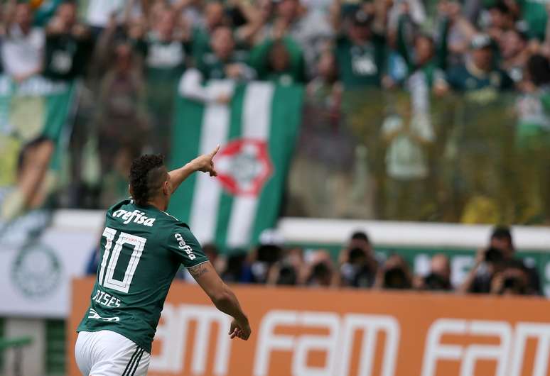 Após receber um presentão da zaga atleticana, Moisés marca para o Palmeiras: 1 a 0 no Allianz Parque