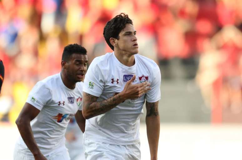 Pedro, do Fluminense, comemora após marcar gol em partida contra o Sport