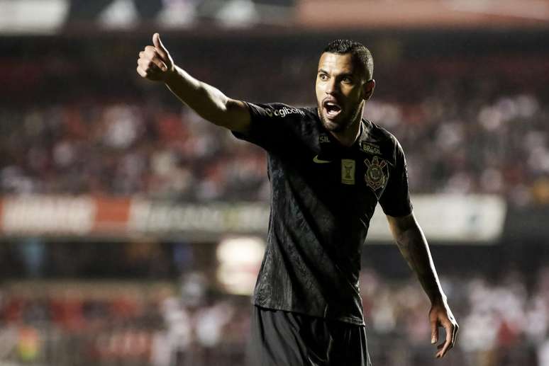 O atacante Jonathas diminuiu para Corinthians no final do jogo, mas não foi o suficiente para impedir a derrota por 3 a 1 para o São Paulo