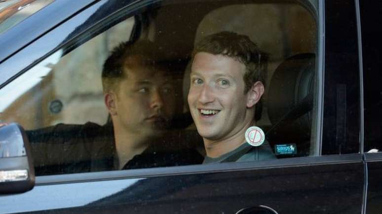 Houston (&agrave; esq.) &eacute; amigo do dono do Facebook, Mark Zuckerberg