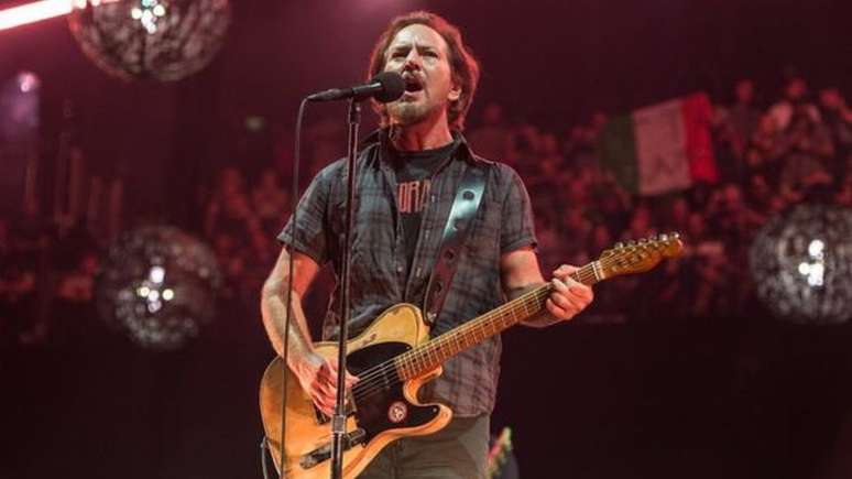 Houston tamb&eacute;m &eacute; amigo de Eddie Vedder, vocalista do Pearl Jam, que &eacute; investidor do Dropbox
