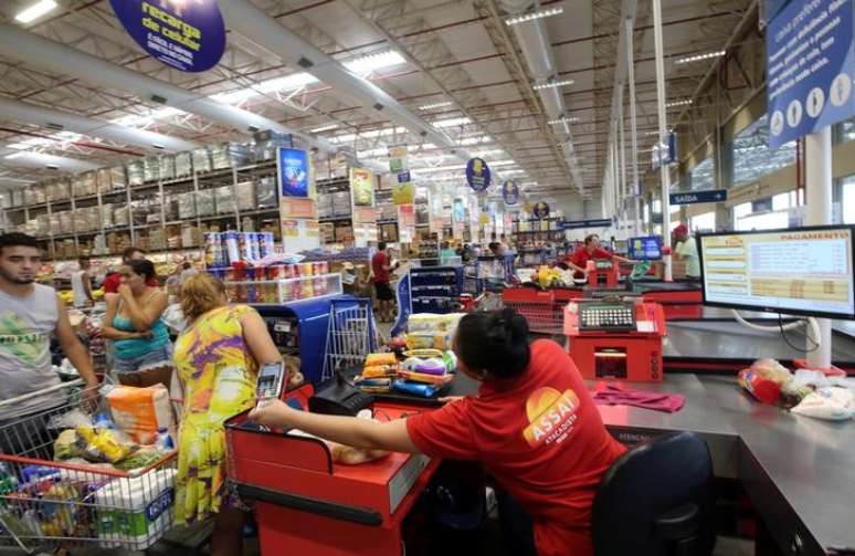 Visão geral de uma loja Assai, divisão de atacarejo da varejista brasileira GPA SA, em São Paulo, 11/01/ 2017. REUTERS/Paulo Whitaker