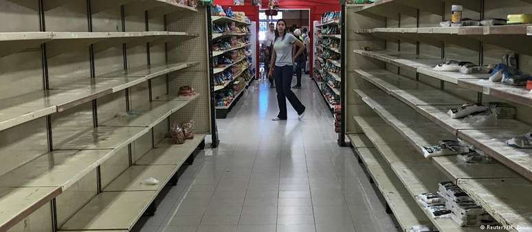 Venezuelanos sofrem com escassez de alimentos 